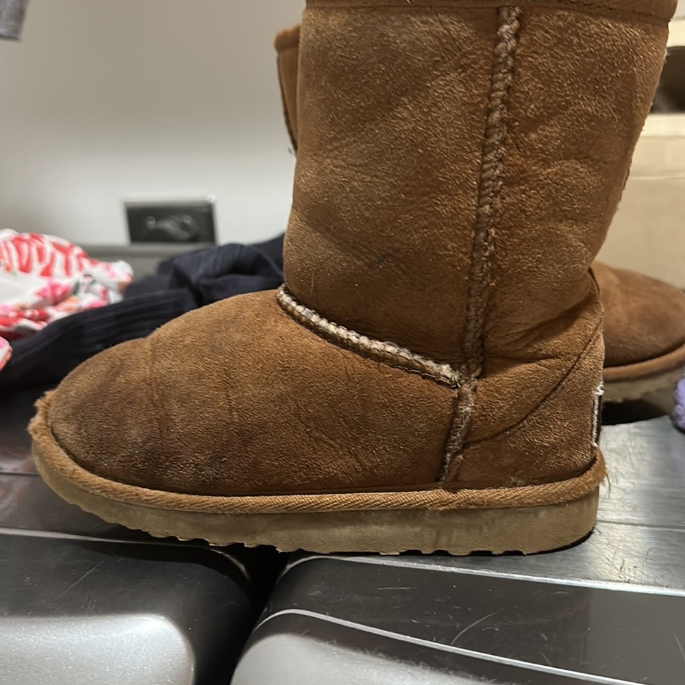 Girls UGGS - Picture 6 of 6